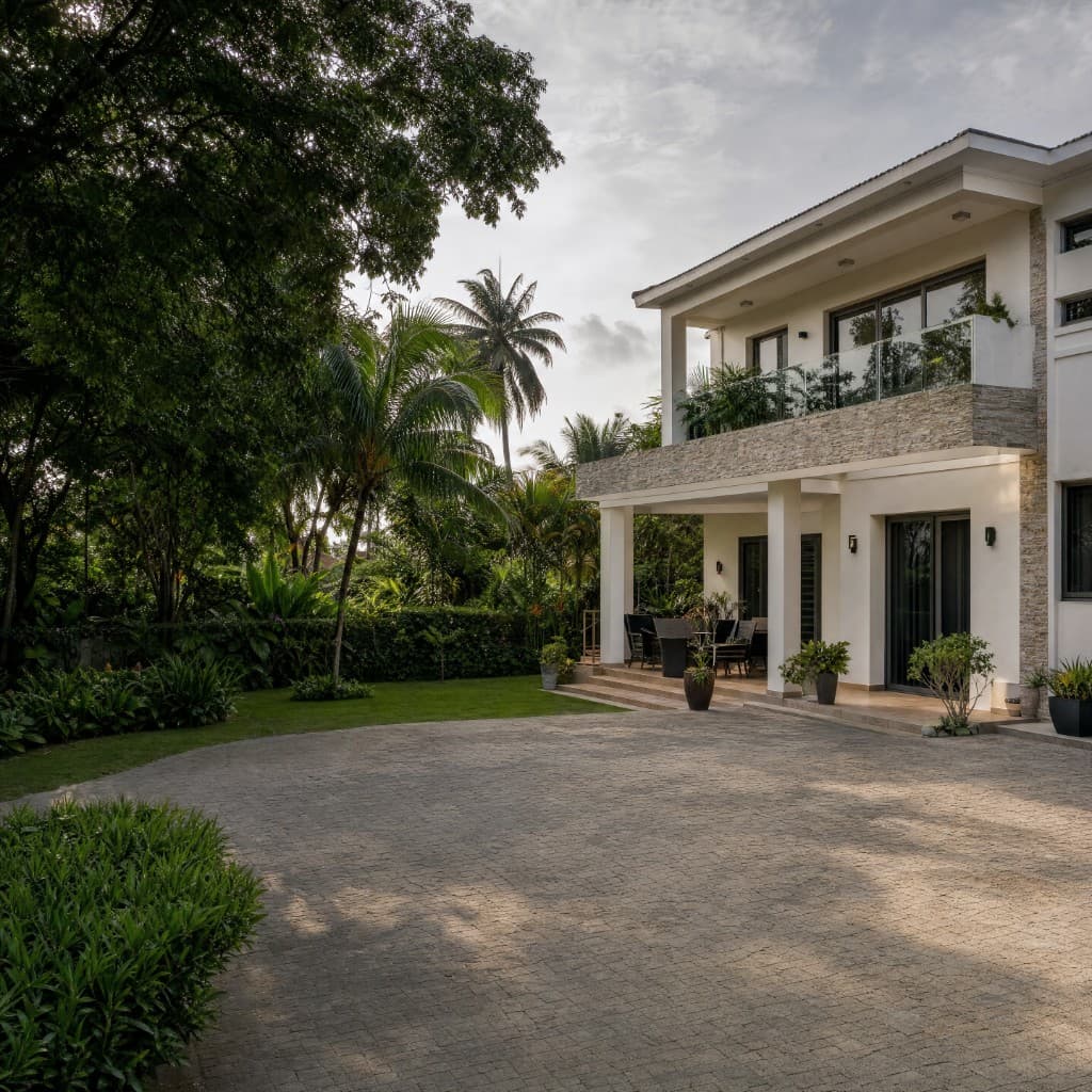 Villa contemporaine et jardin tropical à Cocody