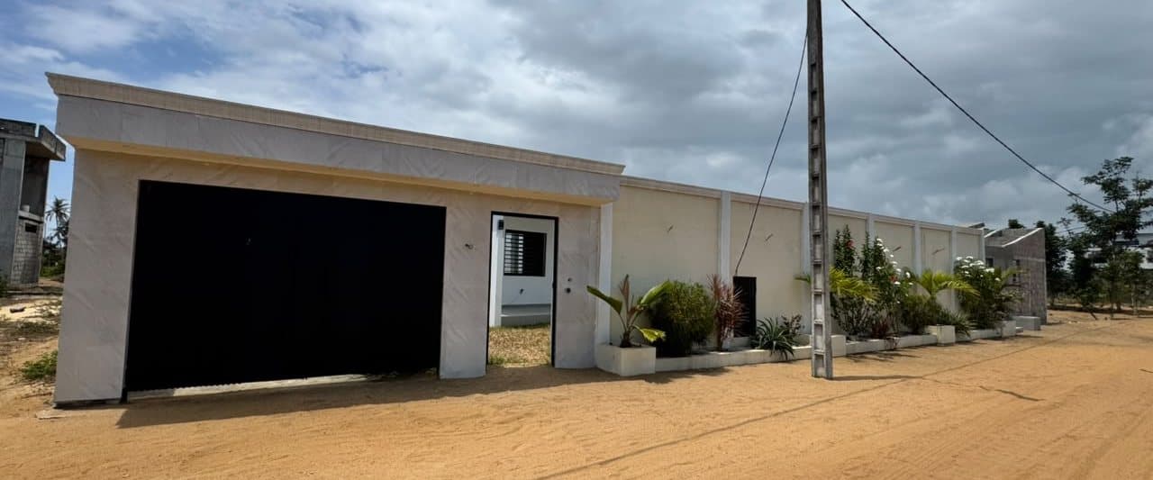 Villa avec portail et jardin, Abidjan